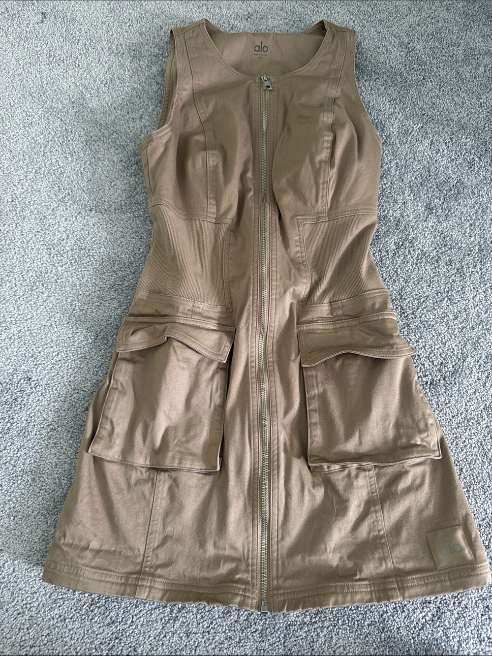 ALO Yoga Sleeveless Zip-Front Utility Vest in Taupe Brown
